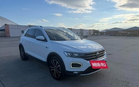 Volkswagen T-Roc I, 2023 год, 1 745 005 рублей, 3 фотография