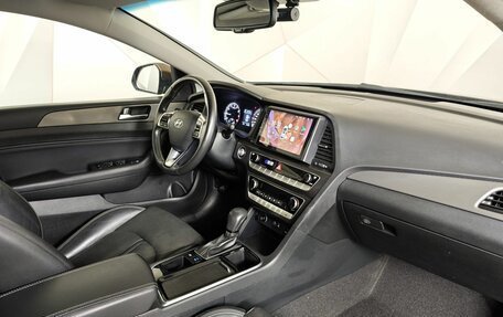 Hyundai Sonata VII, 2019 год, 1 775 000 рублей, 13 фотография