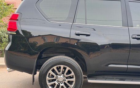 Toyota Land Cruiser Prado 150 рестайлинг 2, 2017 год, 4 450 000 рублей, 13 фотография