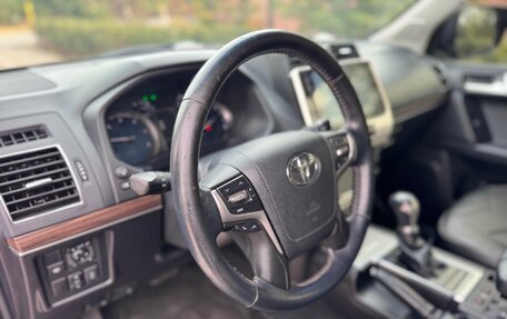 Toyota Land Cruiser Prado 150 рестайлинг 2, 2017 год, 4 450 000 рублей, 21 фотография