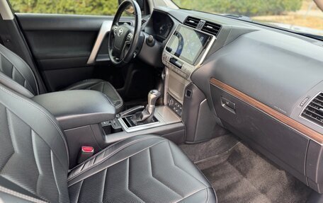 Toyota Land Cruiser Prado 150 рестайлинг 2, 2017 год, 4 450 000 рублей, 28 фотография