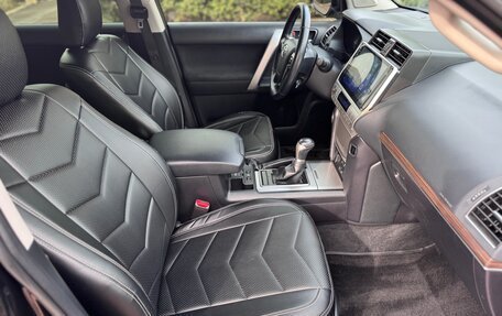Toyota Land Cruiser Prado 150 рестайлинг 2, 2017 год, 4 450 000 рублей, 36 фотография