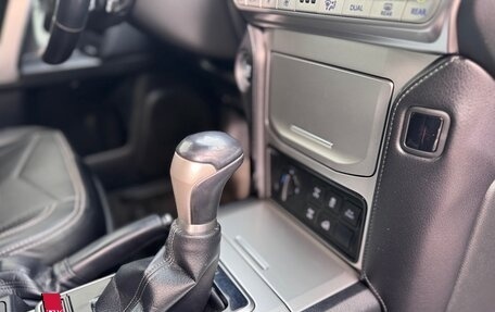 Toyota Land Cruiser Prado 150 рестайлинг 2, 2017 год, 4 450 000 рублей, 33 фотография