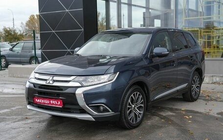 Mitsubishi Outlander III рестайлинг 3, 2017 год, 1 880 000 рублей, 1 фотография