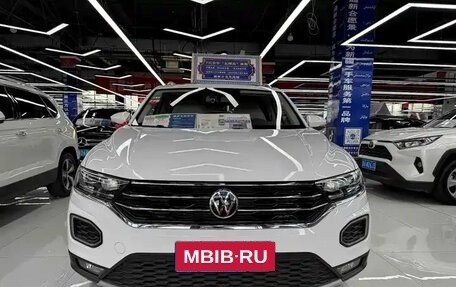 Volkswagen T-Roc I, 2023 год, 1 255 600 рублей, 2 фотография