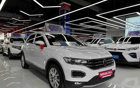 Volkswagen T-Roc I, 2023 год, 1 255 600 рублей, 3 фотография