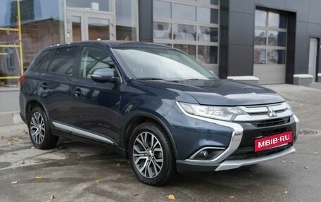 Mitsubishi Outlander III рестайлинг 3, 2017 год, 1 880 000 рублей, 3 фотография
