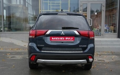Mitsubishi Outlander III рестайлинг 3, 2017 год, 1 880 000 рублей, 6 фотография