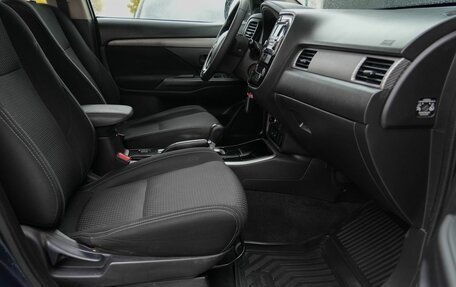 Mitsubishi Outlander III рестайлинг 3, 2017 год, 1 880 000 рублей, 22 фотография