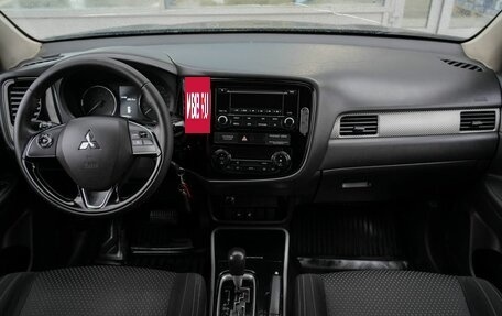 Mitsubishi Outlander III рестайлинг 3, 2017 год, 1 880 000 рублей, 25 фотография