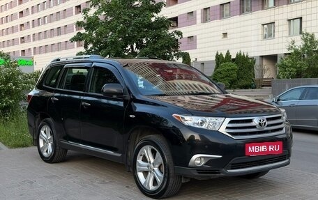 Toyota Highlander III, 2011 год, 2 370 000 рублей, 3 фотография