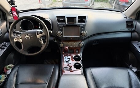 Toyota Highlander III, 2011 год, 2 370 000 рублей, 8 фотография