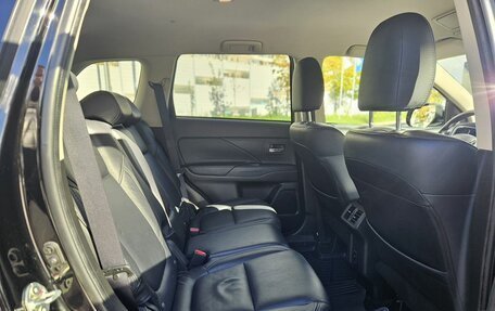 Mitsubishi Outlander III рестайлинг 3, 2021 год, 2 700 000 рублей, 12 фотография