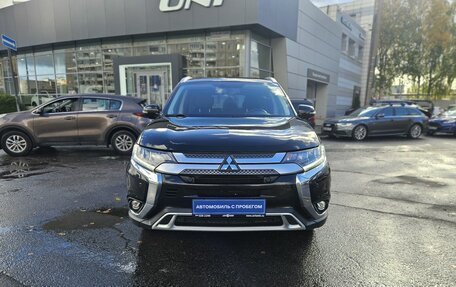 Mitsubishi Outlander III рестайлинг 3, 2021 год, 2 700 000 рублей, 2 фотография