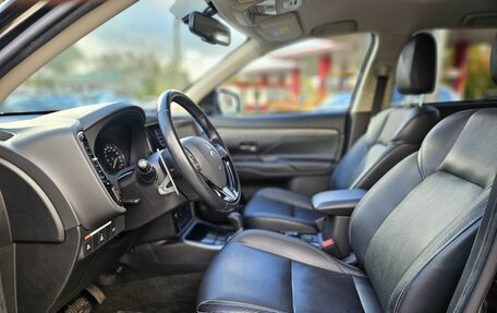 Mitsubishi Outlander III рестайлинг 3, 2021 год, 2 700 000 рублей, 9 фотография