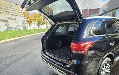 Mitsubishi Outlander III рестайлинг 3, 2021 год, 2 700 000 рублей, 8 фотография