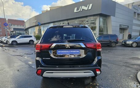 Mitsubishi Outlander III рестайлинг 3, 2021 год, 2 700 000 рублей, 5 фотография