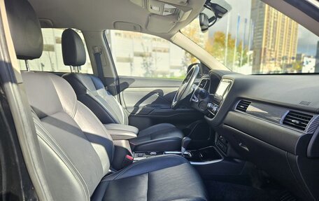 Mitsubishi Outlander III рестайлинг 3, 2021 год, 2 700 000 рублей, 11 фотография