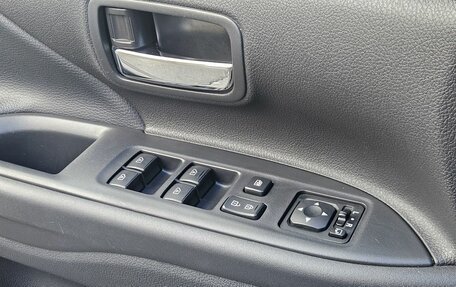 Mitsubishi Outlander III рестайлинг 3, 2021 год, 2 700 000 рублей, 21 фотография