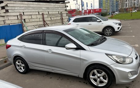 Hyundai Solaris II рестайлинг, 2011 год, 750 000 рублей, 3 фотография