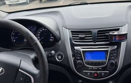 Hyundai Solaris II рестайлинг, 2011 год, 750 000 рублей, 10 фотография