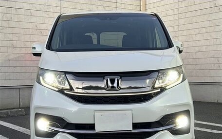 Honda Stepwgn IV, 2017 год, 1 470 000 рублей, 2 фотография