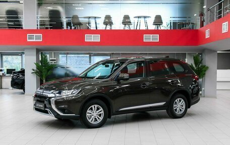 Mitsubishi Outlander III рестайлинг 3, 2019 год, 1 950 000 рублей, 1 фотография
