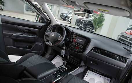 Mitsubishi Outlander III рестайлинг 3, 2019 год, 1 950 000 рублей, 5 фотография