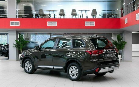 Mitsubishi Outlander III рестайлинг 3, 2019 год, 1 950 000 рублей, 4 фотография