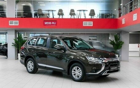 Mitsubishi Outlander III рестайлинг 3, 2019 год, 1 950 000 рублей, 3 фотография