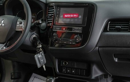 Mitsubishi Outlander III рестайлинг 3, 2019 год, 1 950 000 рублей, 11 фотография