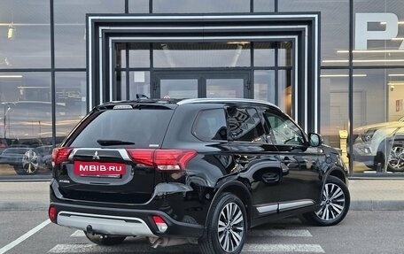 Mitsubishi Outlander III рестайлинг 3, 2021 год, 2 587 000 рублей, 4 фотография