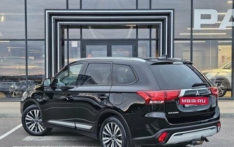 Mitsubishi Outlander III рестайлинг 3, 2021 год, 2 587 000 рублей, 6 фотография