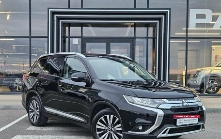 Mitsubishi Outlander III рестайлинг 3, 2021 год, 2 587 000 рублей, 3 фотография