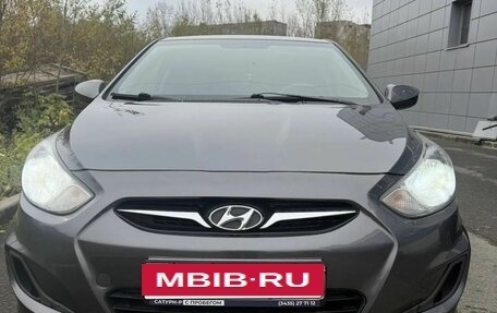 Hyundai Solaris II рестайлинг, 2013 год, 690 000 рублей, 3 фотография