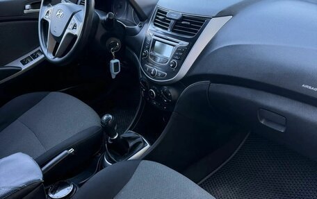 Hyundai Solaris II рестайлинг, 2013 год, 690 000 рублей, 19 фотография