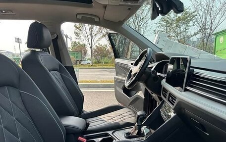 Volkswagen Tiguan II, 2022 год, 1 785 000 рублей, 6 фотография