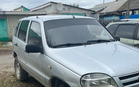 Chevrolet Niva I рестайлинг, 2004 год, 195 000 рублей, 2 фотография