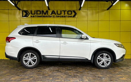 Mitsubishi Outlander III рестайлинг 3, 2017 год, 1 750 000 рублей, 4 фотография