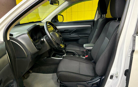 Mitsubishi Outlander III рестайлинг 3, 2017 год, 1 750 000 рублей, 8 фотография