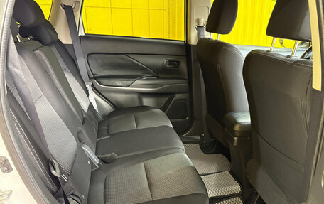 Mitsubishi Outlander III рестайлинг 3, 2017 год, 1 750 000 рублей, 15 фотография