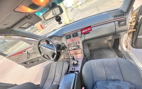 Mercedes-Benz E-Класс, 2001 год, 240 000 рублей, 13 фотография