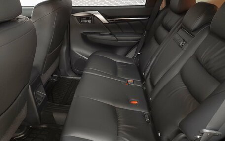 Mitsubishi Pajero Sport III рестайлинг, 2019 год, 4 200 000 рублей, 18 фотография