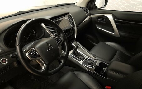 Mitsubishi Pajero Sport III рестайлинг, 2019 год, 4 200 000 рублей, 12 фотография