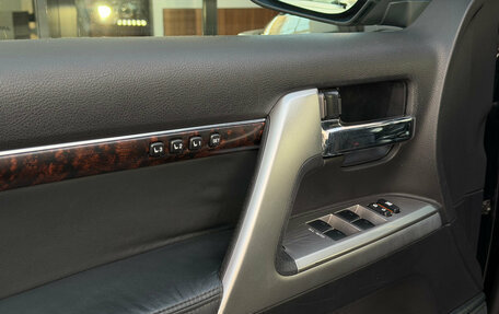 Toyota Land Cruiser 200, 2015 год, 3 747 000 рублей, 16 фотография