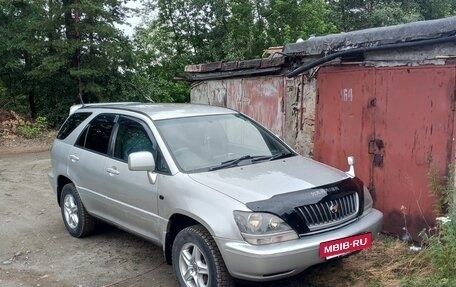 Toyota Harrier, 1999 год, 800 000 рублей, 2 фотография