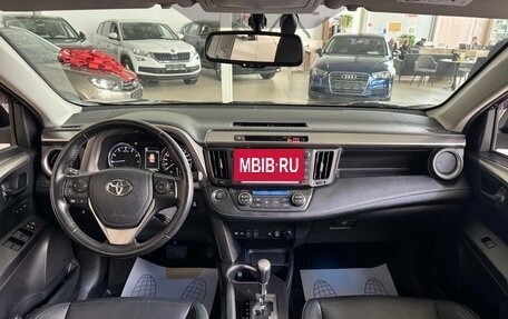 Toyota RAV4, 2017 год, 2 400 000 рублей, 11 фотография
