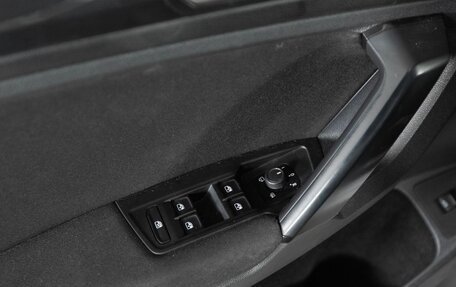Volkswagen Tiguan II, 2018 год, 2 800 000 рублей, 8 фотография