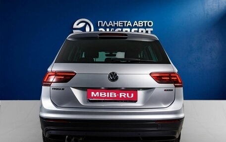 Volkswagen Tiguan II, 2018 год, 2 800 000 рублей, 5 фотография