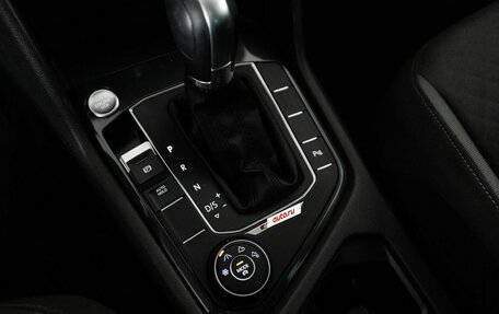 Volkswagen Tiguan II, 2018 год, 2 800 000 рублей, 13 фотография